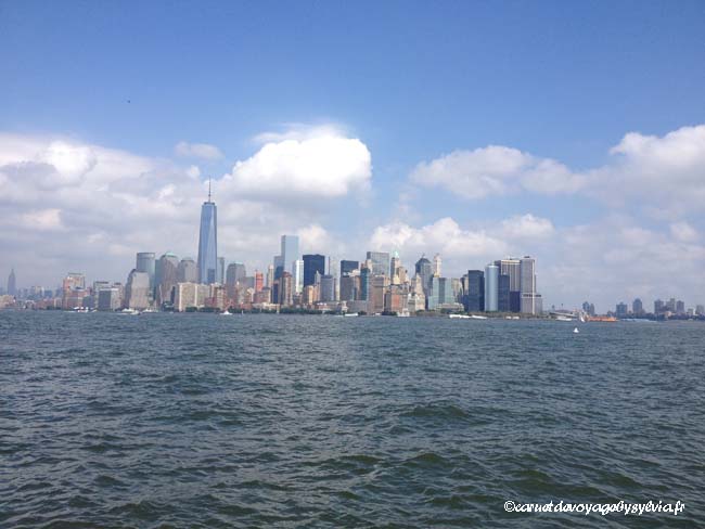 vue sur New York depuis l'île de la statue de la Liberté
