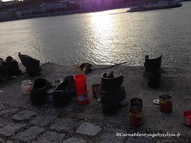 chaussures sur le quai du Danube