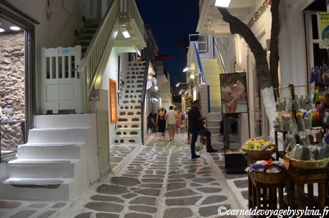 du shopping dans les ruelles de Mykonos