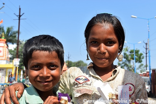 Deux beaux sourires d’Ujjain, ville sacrée des hindous.