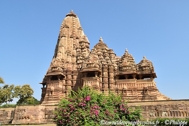 Temple de Khajuraho, célèbre pour peintures érotiques.