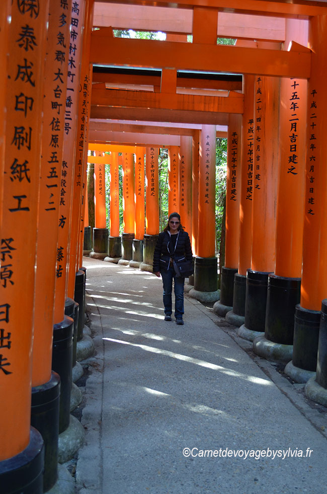 sylvia-Torii à Fushimi Inari taisha